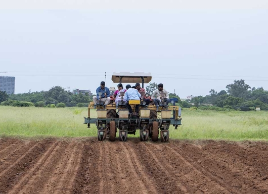 Land Laser leveller for enhancing irrigation use efficiency
